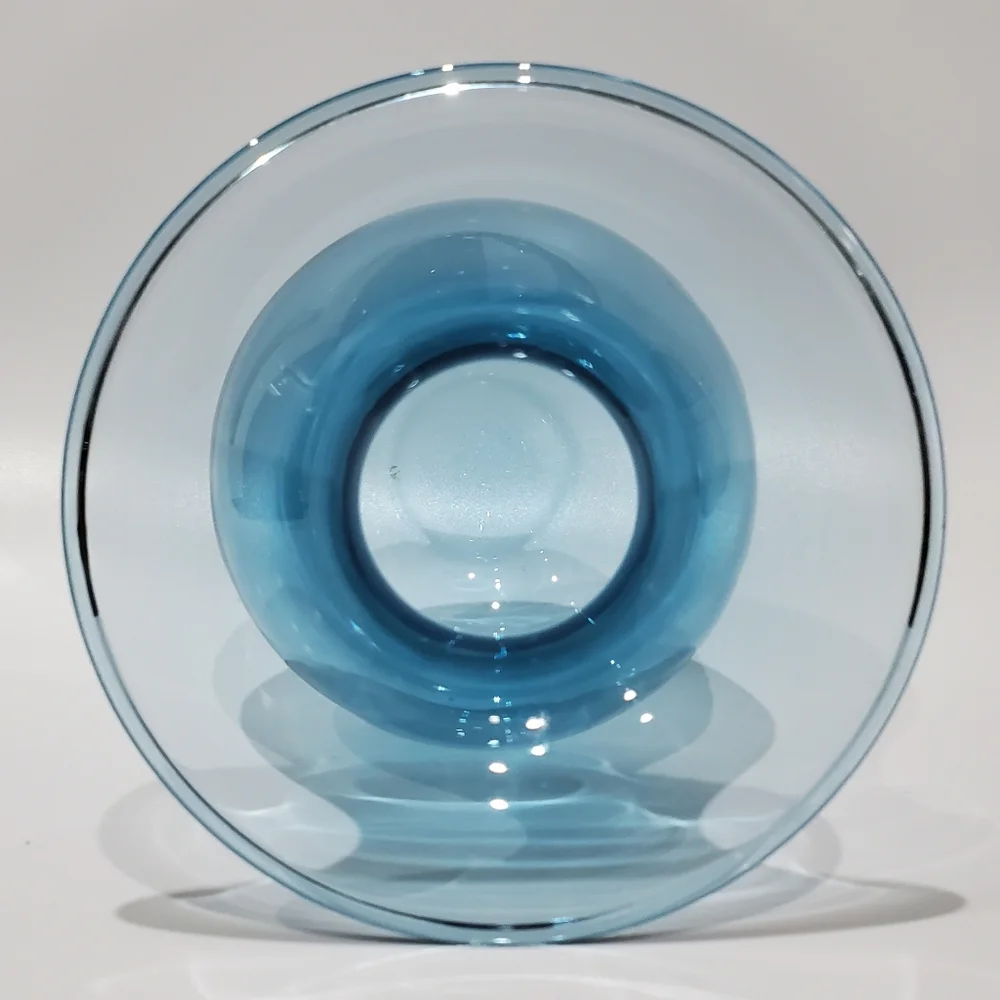 the "Shape" Vase designed by Peter Svarrer for Holmegaard in Water Blue - Picture 6 of 10